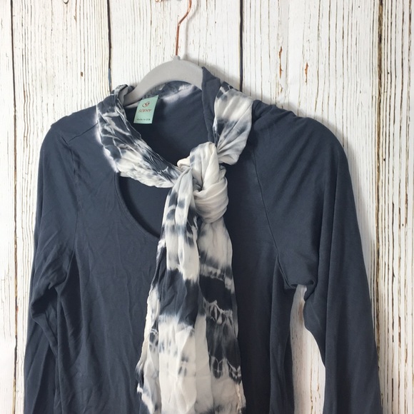 G Scent Long Sleeve Shirt with Attached Scarf - Picture 2 of 5